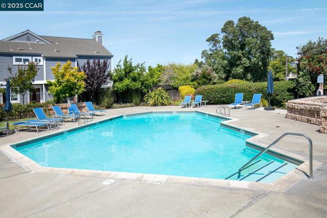 23 Shepardson Ln, Alameda CA: https://media.crmls.org/mediaz/e9d1b503-9931-4b1d-b966-99fae9df23a0.jpg
