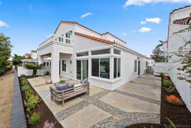 4979 Poseidon Way, Oceanside CA: https://media.crmls.org/mediaz/e9d216cf-91e8-42d4-b907-75dd4d569914.jpg