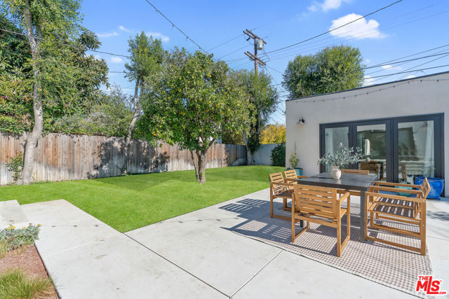 1280 S Sycamore Avenue, Los Angeles CA: https://media.crmls.org/mediaz/e9d216f4-7402-4a5d-9415-3f0aab328c62.jpg