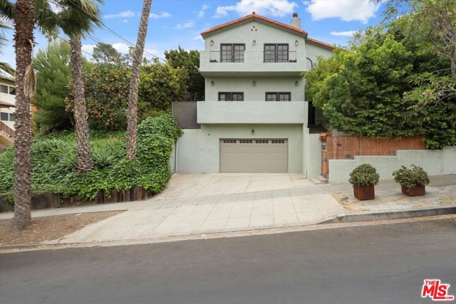 816 Hyperion Avenue, Los Angeles CA: https://media.crmls.org/mediaz/e9d22ae8-500e-4504-a8a7-3b12b1883f1b.jpg