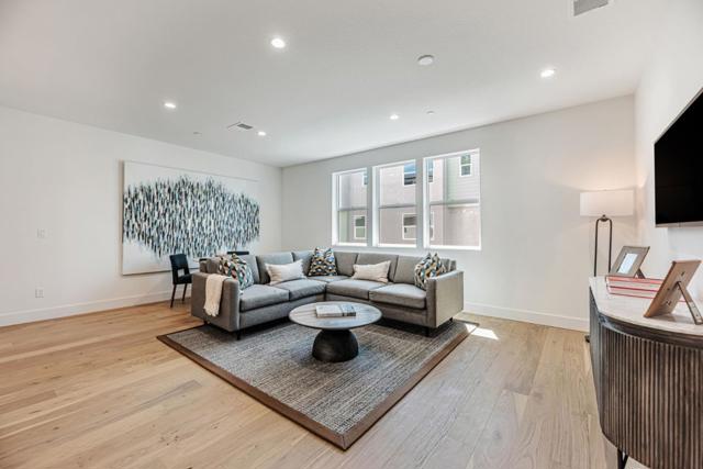 3209 Ivory Terrace, San Ramon CA: https://media.crmls.org/mediaz/e9d302e6-0ed2-463a-a7f6-7a065a8f853c.jpg