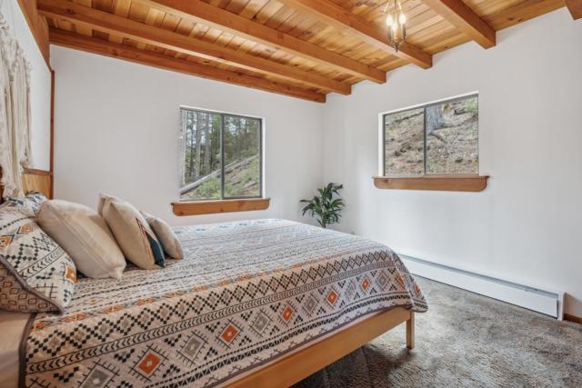 2120 Pack Trail, Mount Shasta CA: https://media.crmls.org/mediaz/e9d32f5a-e9af-4385-8903-2ee347f3588b.jpg