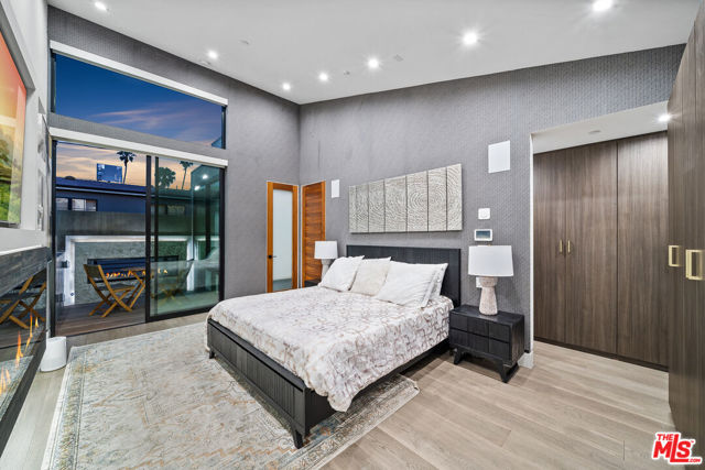 836 California Avenue, Venice CA: https://media.crmls.org/mediaz/e9d38580-3f82-493c-a562-9e3d4b7b90f2.jpg