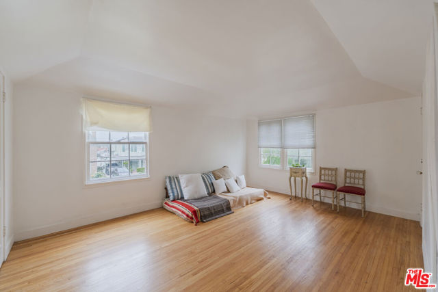 3916 Hepburn Avenue, Los Angeles CA: https://media.crmls.org/mediaz/e9d38605-b157-4a55-a324-a5add2588369.jpg