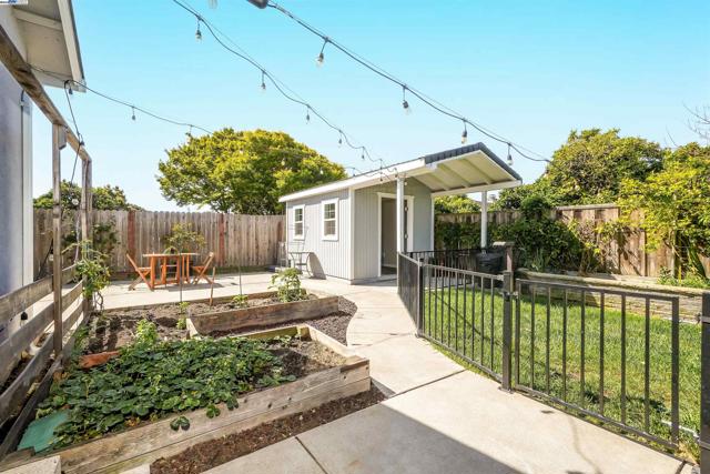 17303 Via Andeta, San Lorenzo CA: https://media.crmls.org/mediaz/e9d3f75c-b30d-40c1-bdb5-dda2c1b639dd.jpg