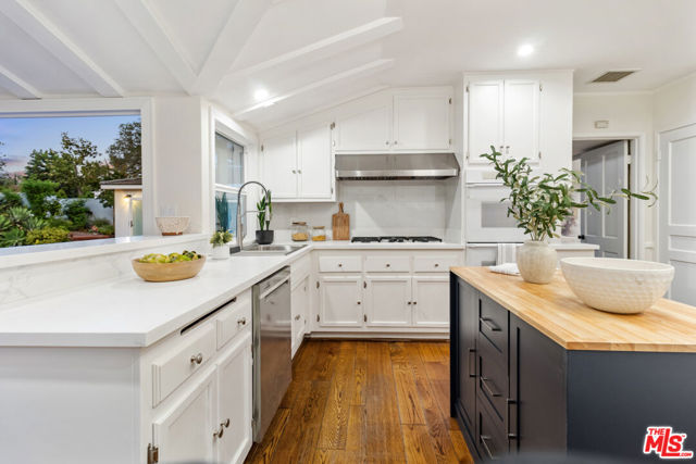 841 San Simeon Road, Arcadia CA: https://media.crmls.org/mediaz/e9d412ea-ff82-4757-95bd-7b6ab48920e1.jpg