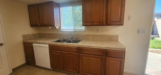 271 Cabernet Avenue, Greenfield CA: https://media.crmls.org/mediaz/e9d42fa6-8056-4452-8c29-bb2000851333.jpg