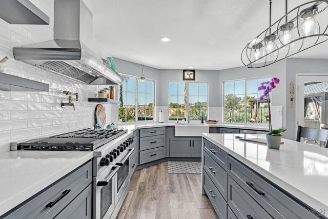 4252 Alta Vista Court, Oceanside CA: https://media.crmls.org/mediaz/e9d453c2-37bf-4b3d-99ad-9fd8b3192078.jpg