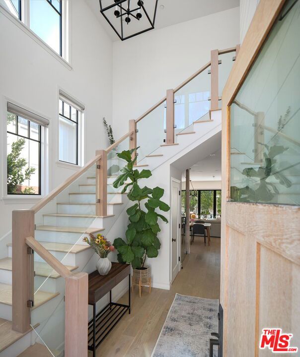 1086 Marco Place, Venice CA: https://media.crmls.org/mediaz/e9d4ebc9-38ee-4b6e-9cd0-f7455e62add8.jpg