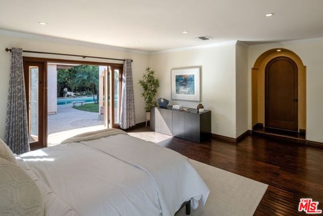 13800 Erwin Street photo 14