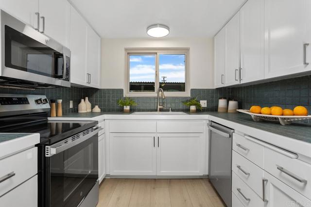 640 W Solana Circle, Solana Beach CA: https://media.crmls.org/mediaz/e9d720ff-13e7-4c40-b001-d5c6d2589295.jpg