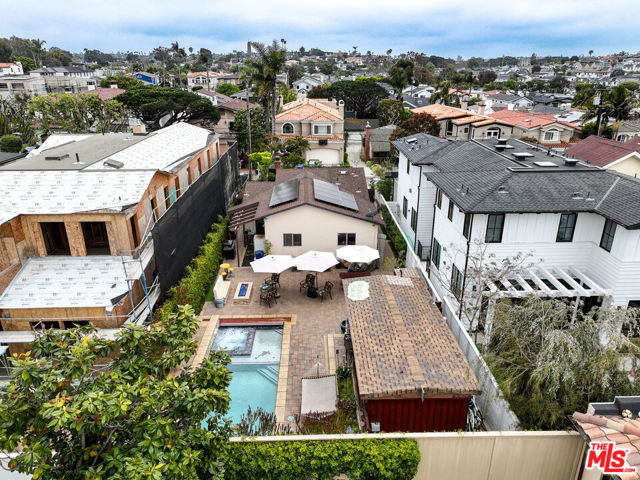 657 27th Street, Manhattan Beach, California 90266, 2 Bedrooms Bedrooms, ,1 BathroomBathrooms,Residential,Sold,27th,24396453