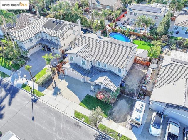 596 Toscanna Court, Brentwood CA: https://media.crmls.org/mediaz/e9d7acf2-7a42-4a45-a9b4-93dcc02d8520.jpg