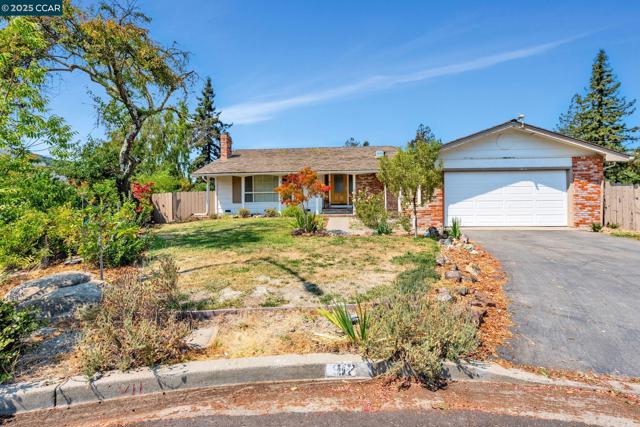 92 Gaywood Pl, Moraga CA: https://media.crmls.org/mediaz/e9d7ae1d-629d-464b-81de-145cf24c6c63.jpg