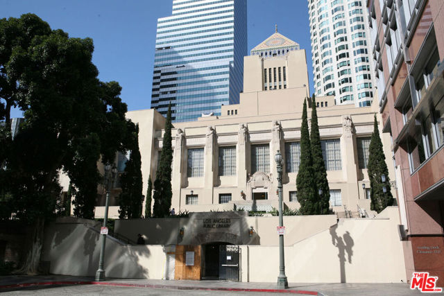 630 W 6th Street, Los Angeles CA: https://media.crmls.org/mediaz/e9d7f2d5-4f70-419a-8e55-fc13b379b5fe.jpg