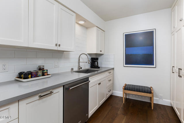 190 Arroyo Terrace, Pasadena CA: https://media.crmls.org/mediaz/e9d7fc85-6b8e-4cd6-8463-49cccacf1ed6.jpg