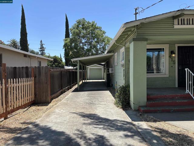 415 W 9Th St, Antioch CA: https://media.crmls.org/mediaz/e9d8d921-8af6-44fb-89f9-f74b2ec082e3.jpg