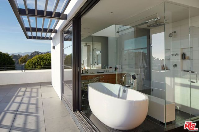 400 Amalfi Drive photo 19