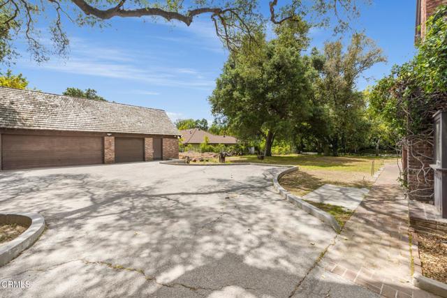 1245 Oak Grove Avenue, San Marino CA: https://media.crmls.org/mediaz/e9d90bd7-5e2b-4386-99d4-3fe1794898c2.jpg