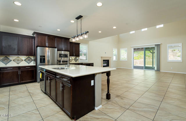 Detail Gallery Image 13 of 67 For 24863 Carbon Ln, Valencia,  CA 91354 - 4 Beds | 3/1 Baths