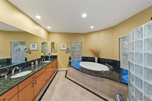 836 Camelot Pkwy, El Cajon CA: https://media.crmls.org/mediaz/e9d9c3df-6a5b-42fc-a38d-8a0b131d9d3b.jpg