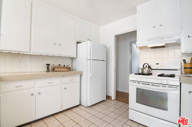 3556 Butler Avenue, Los Angeles CA: https://media.crmls.org/mediaz/e9da6029-90d9-4c9f-bb56-a78fee3e856b.jpg