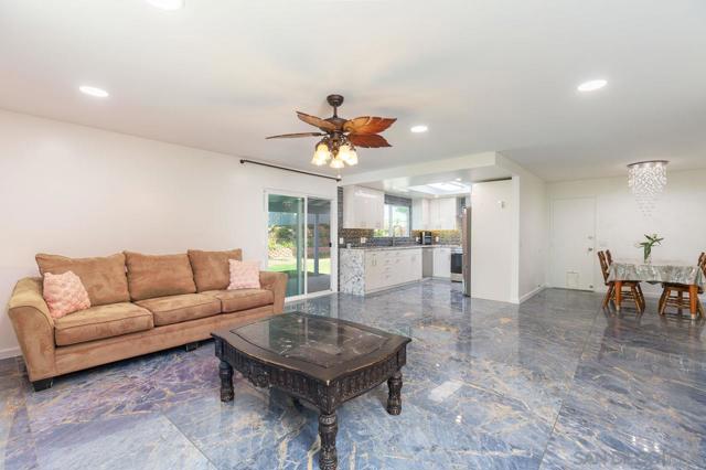 12274 Gay Rio Dr, Lakeside CA: https://media.crmls.org/mediaz/e9da7c43-1a1e-4a4d-8c03-2ddbed4e32d5.jpg