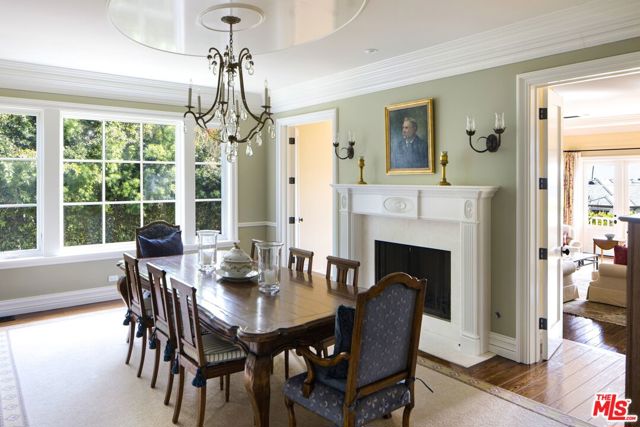 1667 Amalfi Drive, Pacific Palisades CA: https://media.crmls.org/mediaz/e9da8d53-ed8d-401c-bc4e-5aa7e40b45dd.jpg