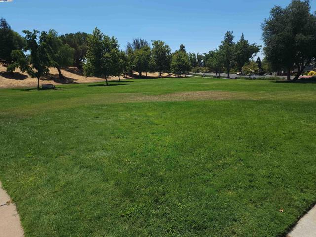 2864 El Capitan Dr, Pleasanton CA: https://media.crmls.org/mediaz/e9db42ff-c0cf-45c3-9221-88aecb0d2354.jpg