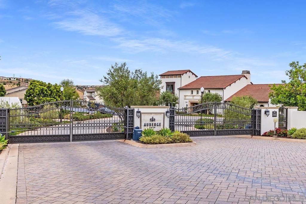 8169 Auberge Cir