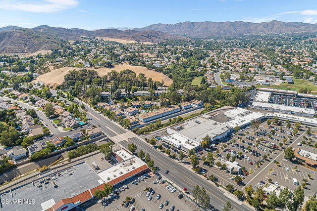 5720 Skyview Way, Agoura Hills CA: https://media.crmls.org/mediaz/e9dbd9ee-4b79-4231-b42d-ecc761e540a0.jpg