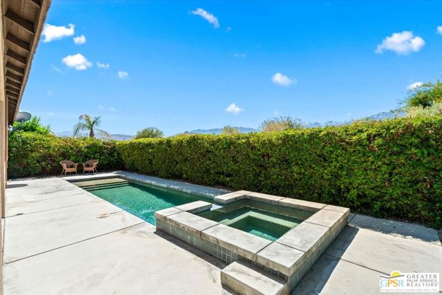 31505 Calle Amigos, Cathedral City CA: https://media.crmls.org/mediaz/e9dc2e26-ea1f-41fd-8ea1-a75d046a0068.jpg