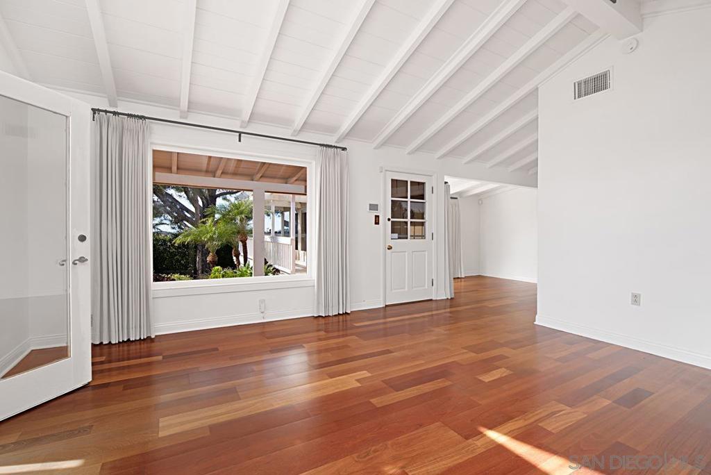573 Amphitheatre Dr - photo 8