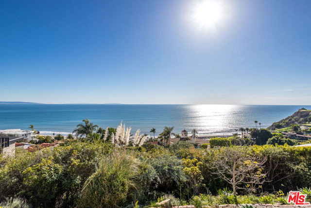 324 Aderno Way, Pacific Palisades CA: https://media.crmls.org/mediaz/e9dcaa5a-cba5-4dc8-aba8-b3eb42c698c0.jpg