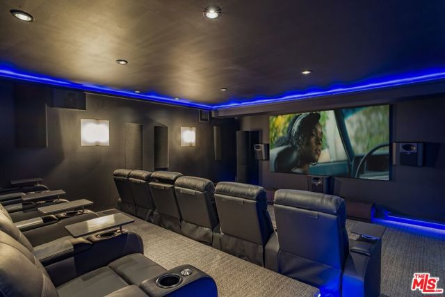 9405 Sierra Mar Place, Los Angeles CA: https://media.crmls.org/mediaz/e9ddae8b-6c3f-4506-80af-3fb4879b650d.jpg