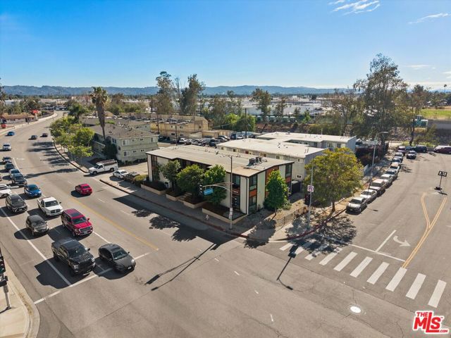 7559 Whitsett Avenue photo 2