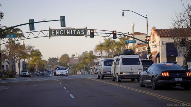557 N Vulcan Ave, Encinitas CA: https://media.crmls.org/mediaz/e9de4aa1-c9f1-4245-b17f-66b54ea5a34e.jpg