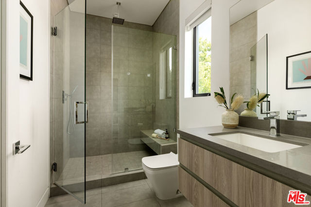 105 S Laurel Avenue, Los Angeles CA: https://media.crmls.org/mediaz/e9deb171-9fab-4dab-bdcc-d76128c2c43b.jpg