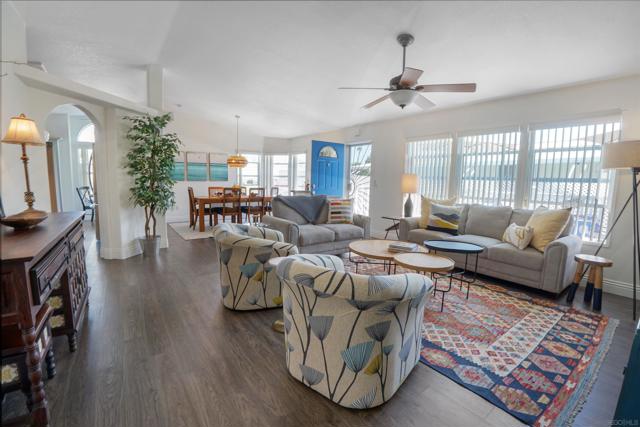 7241 San Luis St, Carlsbad CA: https://media.crmls.org/mediaz/e9decbbb-6b9c-437c-8e29-3edceaf896b8.jpg