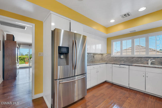 22485 Paul Revere Drive, Calabasas CA: https://media.crmls.org/mediaz/e9ded1ce-7312-4ef1-a871-6b35b61f5487.jpg