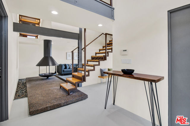 9892 BEVERLY GROVE Drive, Beverly Hills CA: https://media.crmls.org/mediaz/e9ded583-035e-4fe4-becb-5dc57a608e8c.jpg