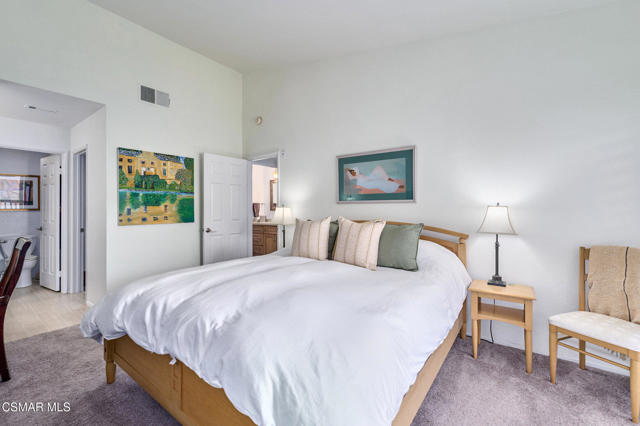 675 Oak Run Trail, Oak Park CA: https://media.crmls.org/mediaz/e9df0071-38fa-4778-ba1c-37728d7eb01a.jpg