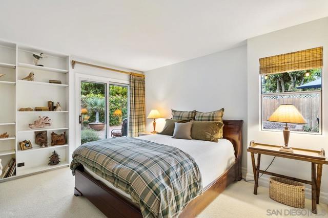 1059 Hymettus Ave, Encinitas CA: https://media.crmls.org/mediaz/e9df0703-0339-46af-bfb7-d2bddd81de27.jpg