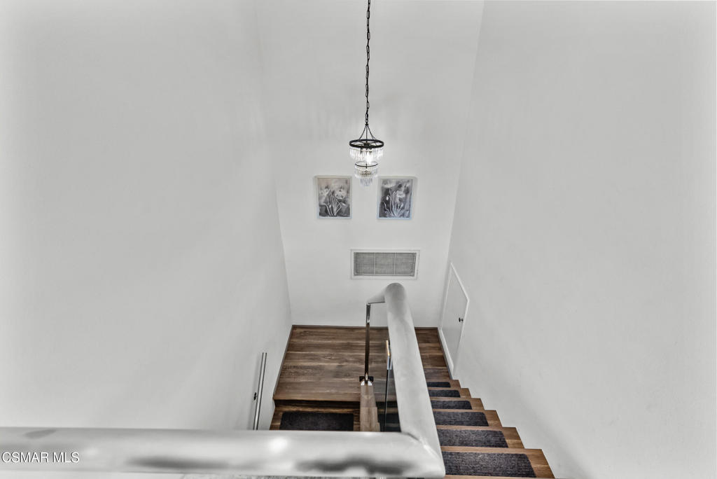 https://media.crmls.org/mediaz/e9df29d0-b0c0-4697-936b-7823fb76d7ce.jpg?preset=X-Large