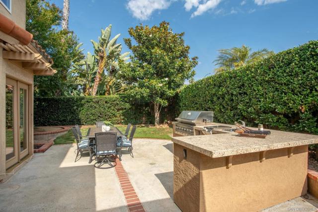 2009 Applewood Ln, Vista CA: https://media.crmls.org/mediaz/e9dfaea3-570c-438f-9270-65a18d8d8032.jpg