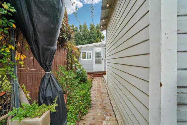 4151 Homewood Court, Riverside CA: https://media.crmls.org/mediaz/e9e0143f-bb5f-461f-893d-9ea0cc19d434.jpg