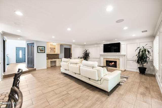 5816 Middle Crest Drive, Agoura Hills CA: https://media.crmls.org/mediaz/e9e0712b-1aa9-4006-9ae8-1dacc919c5da.jpg