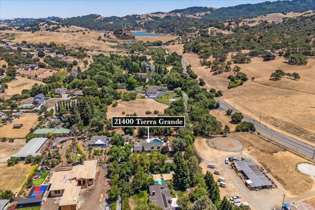 21400 Tierra Grande Court, San Jose CA: https://media.crmls.org/mediaz/e9e0fcba-9040-4ed4-8506-79b7150ee7ca.jpg