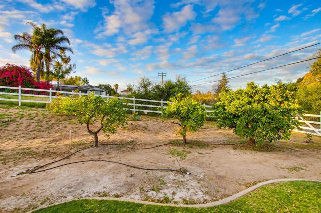 Detail Gallery Image 40 of 54 For 2092 Tudor Ln, Fallbrook,  CA 92028 - 4 Beds | 3/1 Baths