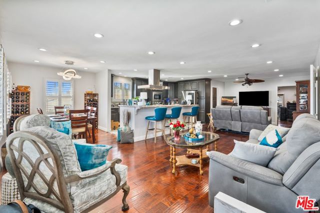 2031 W 98th Street, Los Angeles CA: https://media.crmls.org/mediaz/e9e1e3a7-b438-444f-a596-c29ae6b74130.jpg